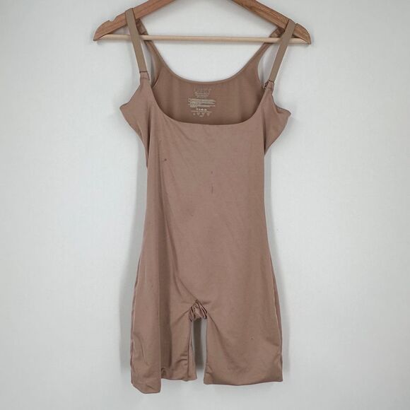 Spanx Assets Size Large Open Bust Body Suit Shapewear Beige Shorts‎ - Picture 1 of 7